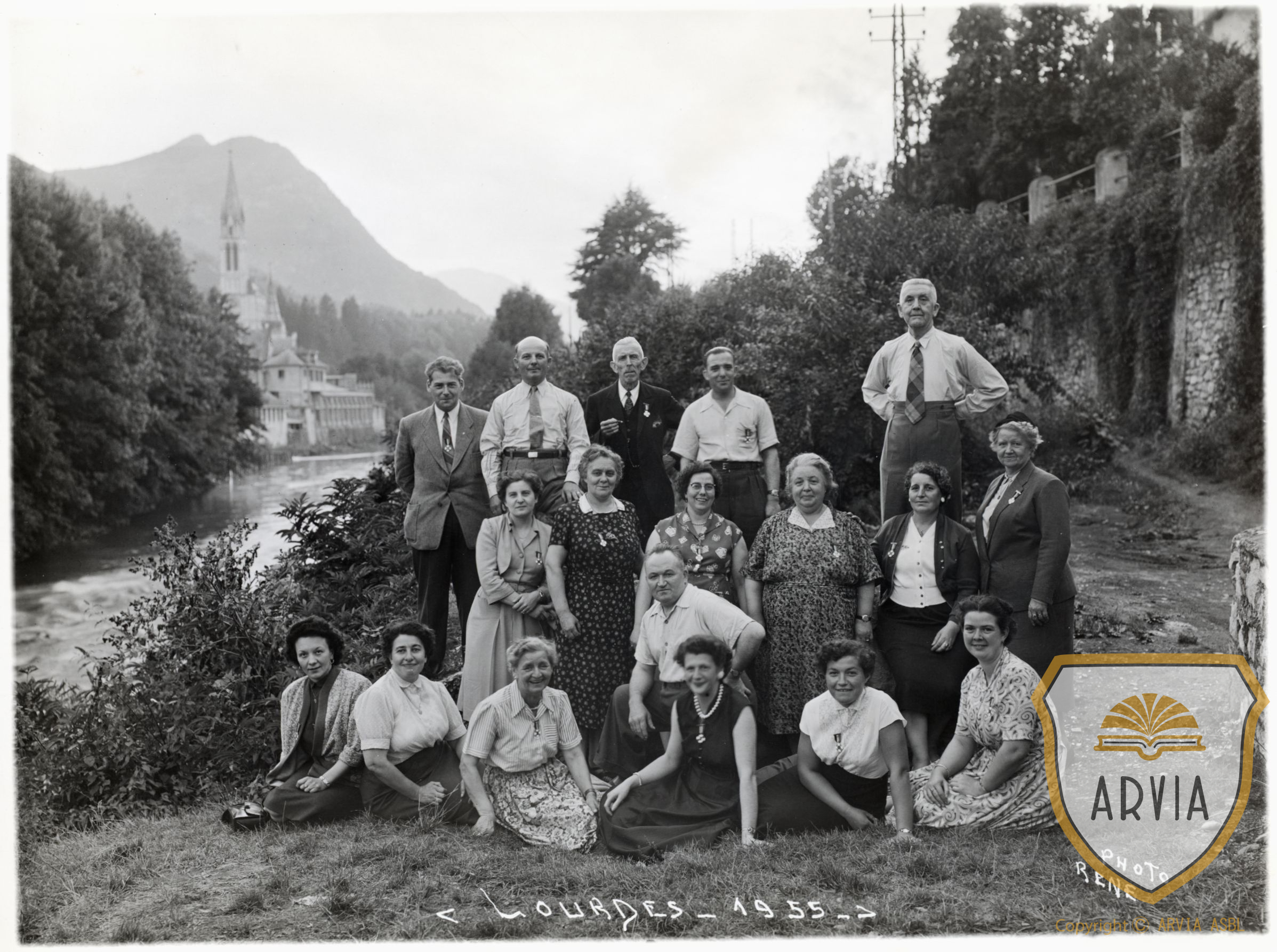 Herve1955car Largefeuille Voyage à Lourdes d'un Groupe de Herviens